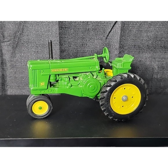 John Deere 1953 Model 70 Row Crop Farm Tractor 1/16 ERTL - Picture 2 of 5